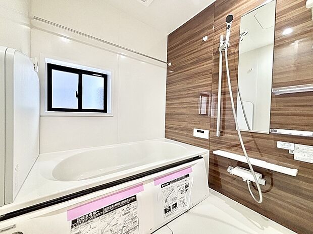 落ち着いた雰囲気でゆっくりお寛ぎいただけるバスルーム