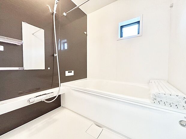 落ち着いた雰囲気でゆっくりお寛ぎいただけるバスルーム