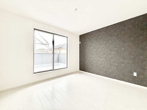 明るいバルコニーサイドに洋室を設置。目覚めの良い寝室に。