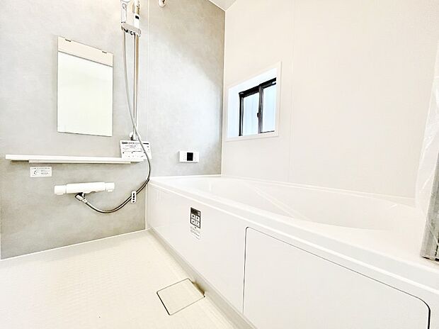 浴室乾燥機付きのバスルームでいつでも快適なバスタイムが楽しめます！