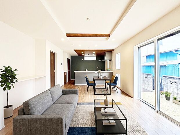 落ち着いた雰囲気のＬＤＫは家族みんなの快適空間※家具はCGです