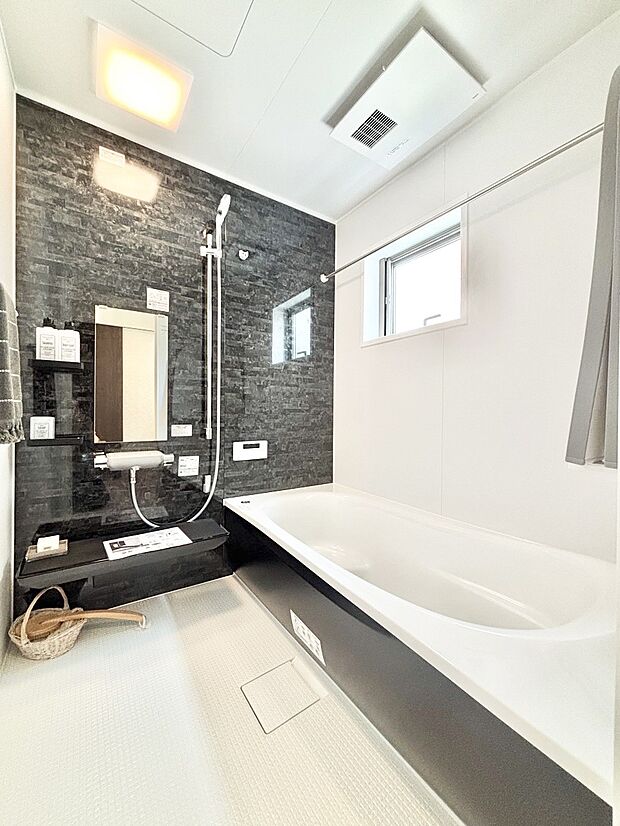 落ち着いた雰囲気でゆっくりお寛ぎいただけるバスルーム