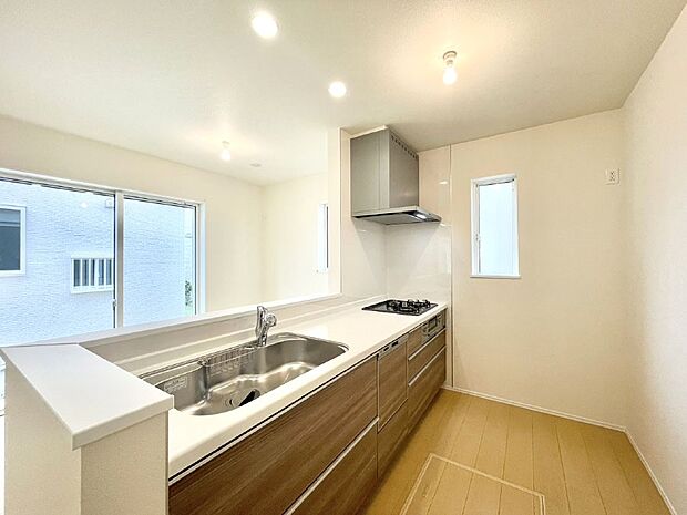 広々とした使い勝手の良いキッチンで日々のお料理も楽しくなりそう