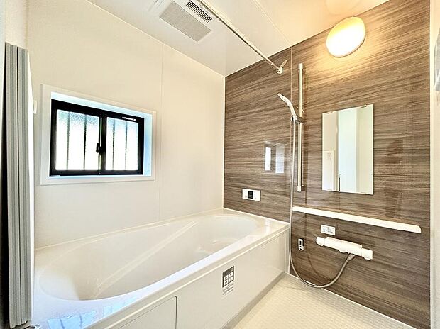 落ち着いた雰囲気でゆっくりお寛ぎいただけるバスルーム