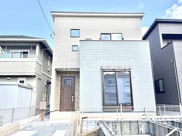 堂々完成!たっぷりの陽光と開放感に包まれる明るい住まい。