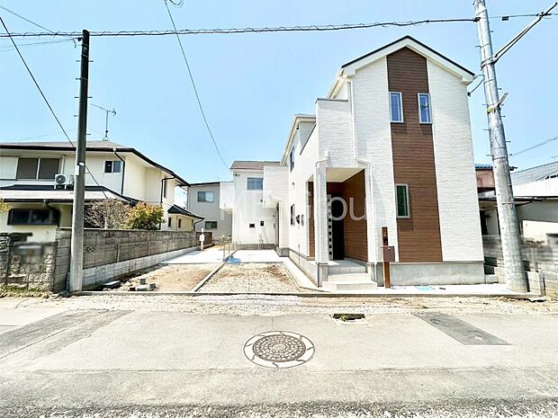 洗練された外観、上質な住空間が広がる室内は永く安心して過ごせる住居です。
