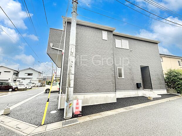 洗練された外観、上質な住空間が広がる室内は永く安心して過ごせる住居です。