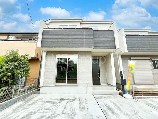 シンプルで落ち着きのある建物は住むかたの個性でオリジナルなものになっていきます。 