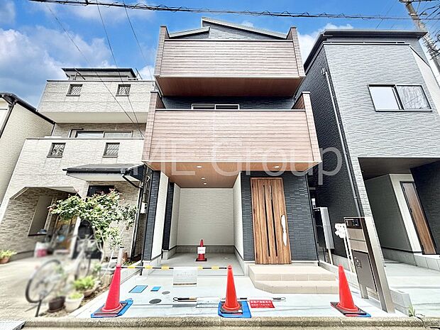 堂々完成！たっぷりの陽光と開放感に包まれる明るい住まい。 