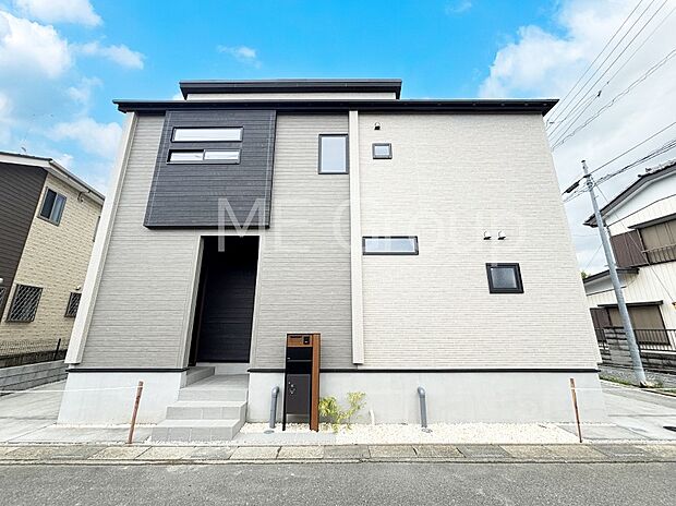 たっぷりの陽光と心地よい風が舞い込む住まい