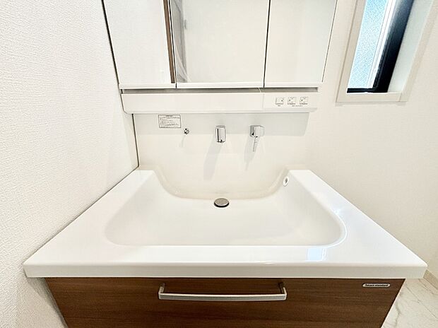 【その他設備(ハンドシャワー水栓)】ハンドシャワー付き！使いやすい洗面台。