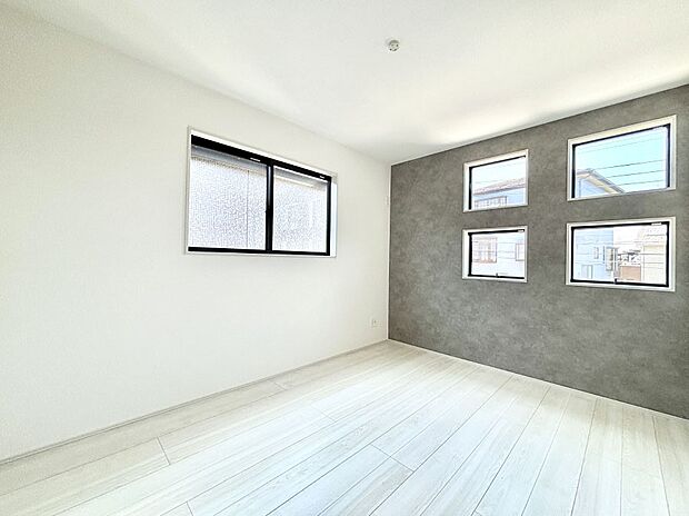 【子供部屋】窓からのやさしい光が心地よいプライベートルーム