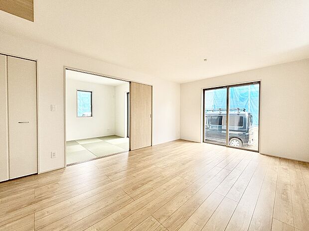 【ダイニング】家族の笑顔が自然と生まれてくる、そんな雰囲気のダイニングに仕上がっています。