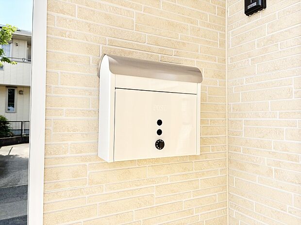 【その他現地】シンプルなデザインのポスト