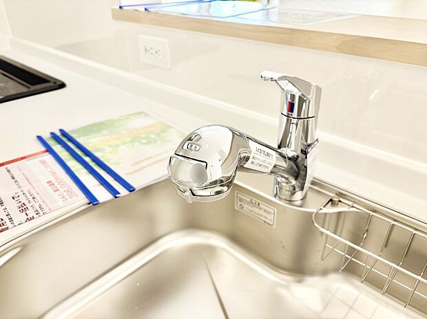 【その他設備(蛇口一体型浄水器)】いつでも清潔なおいしいお水を。一つの水栓で水道水と浄水を使い分け。