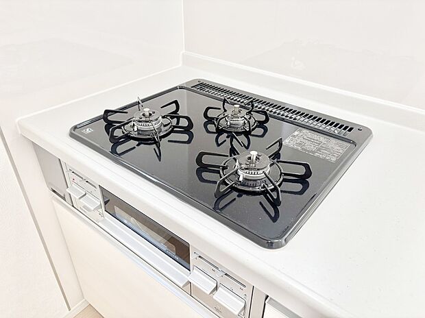 【その他設備(ガスコンロ)】三口ガスコンロでお料理が一気にはかどりそう  