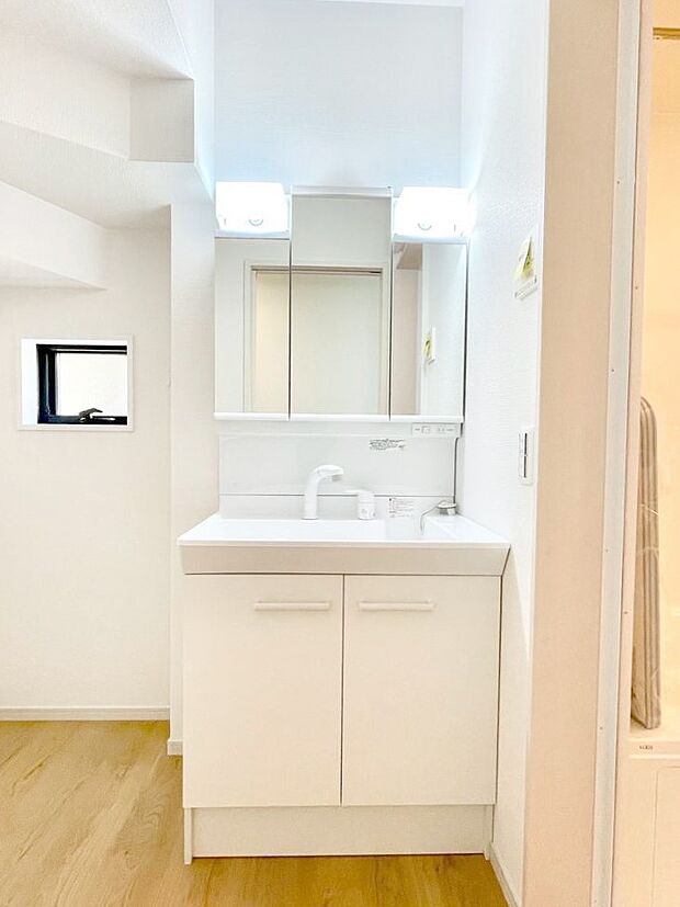 【洗面台・洗面所】収納力と機能性に優れたお手入れラクラク洗面化粧台！