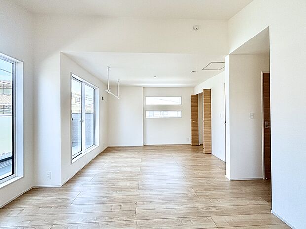 【子供部屋】将来は２部屋にすることもできますね。お年頃になったら夢の個室にチェンジ！