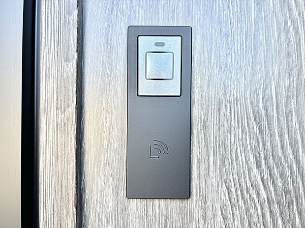 【玄関】ラクラク開錠！スマートコントロールキー。