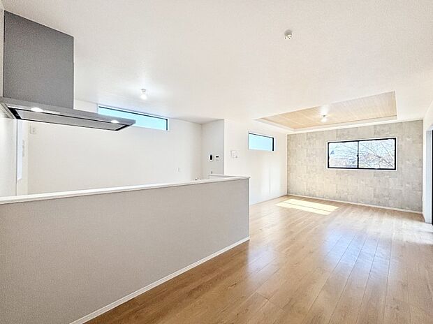 【ダイニング】食事スペースとくつろぎスペースを使い分けしやすいプランニング。