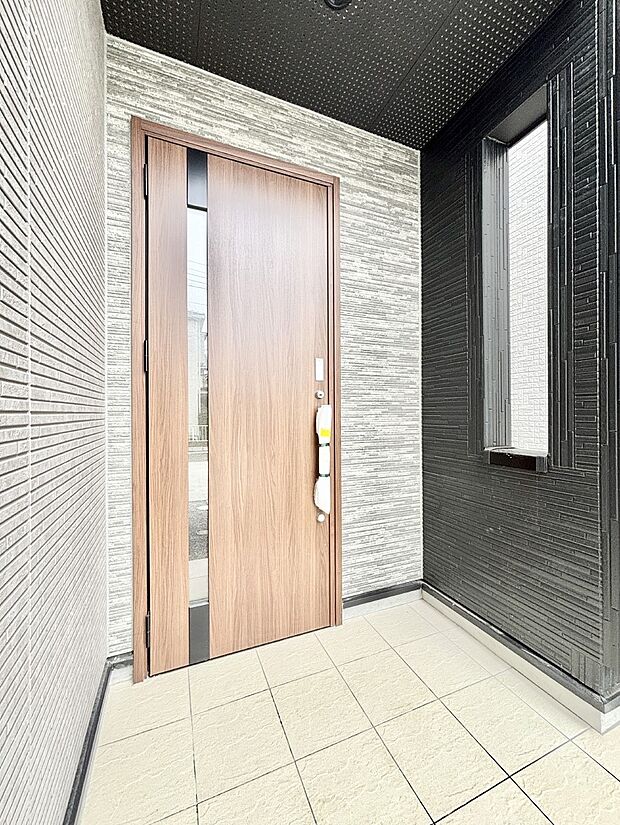 【玄関】大切な家族、来客を出迎える玄関。