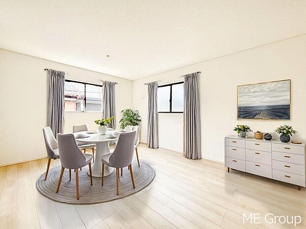 【リビング】ご家族の賑やかな話し声で包まれる明るいリビング ※家具はCGです