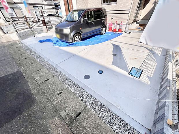 【駐車場】駐車2台可能!急なお客様の駐車に。また、ご家族の自転車スペースとしても大活躍。