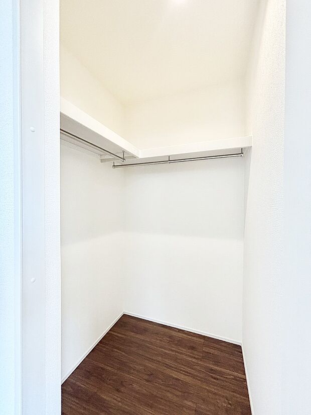 【ウォークインクローゼット】ウォークインクローゼットの活用で生活空間スッキリ  