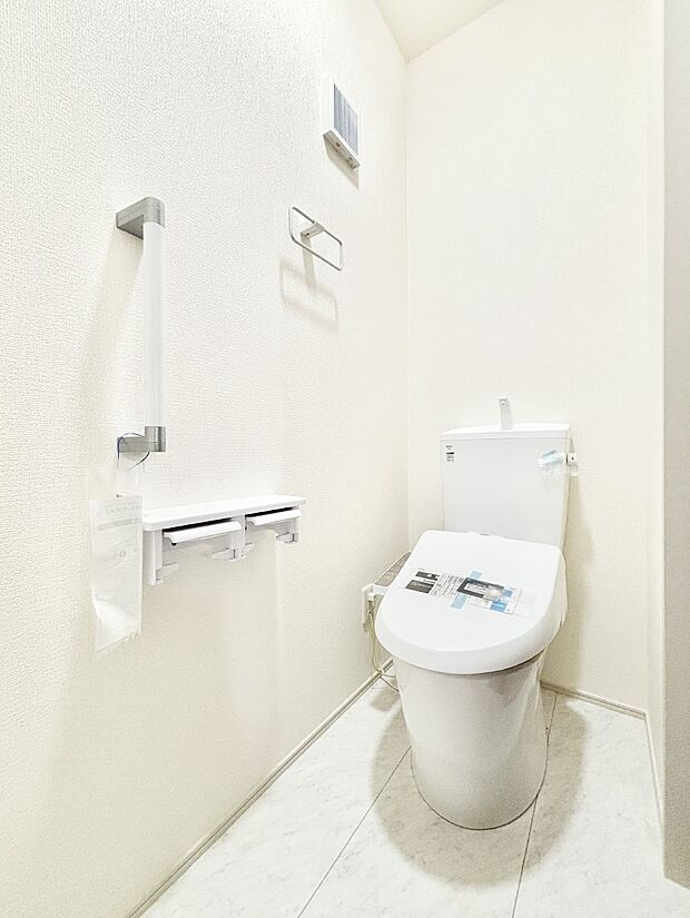 【トイレ】トイレは温水洗浄機能付き