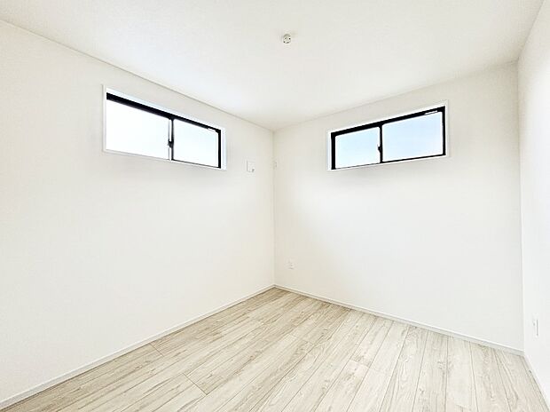 【子供部屋】窓からのやさしい光が心地よいプライベートルーム  