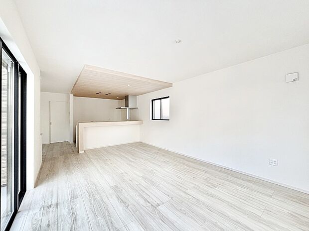 【ダイニング】24帖の広々ＬＤＫは家族みんなの快適空間！家族のつながりを強くする大事な空間