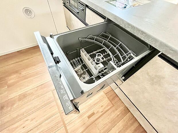 【その他設備(食洗機)】面倒なお片づけは食洗機にお任せ！家事の負担が減って、時間にも気持ちにもゆとりができます。