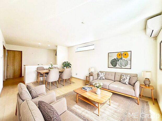 【リビング】落ち着いた雰囲気のＬＤＫは家族みんなの快適空間※家具はCGです  