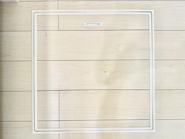 【その他設備(床下収納)】床下収納付き！日用品・非常用品の収納にも大活躍。