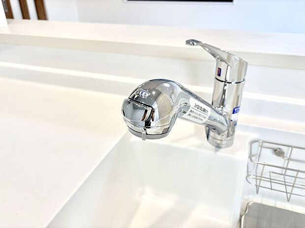 【その他設備(浄水器)】いつでも清潔なおいしいお水を。一つの水栓で水道水と浄水を使い分け。