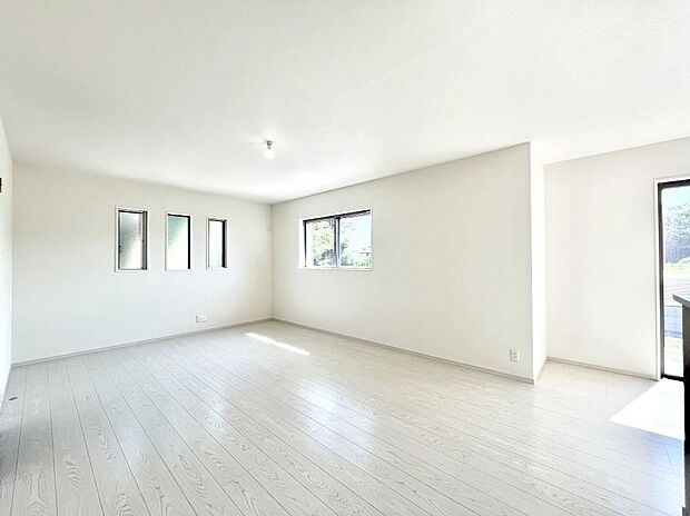 【ダイニング】家族の笑顔が自然と生まれてくる、そんな雰囲気のダイニングに仕上がっています 