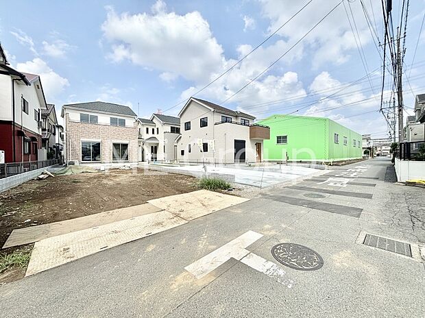 【前面道路含む現地写真】堂々完成！！ ここから始まる新生活を応援いたします！ 
