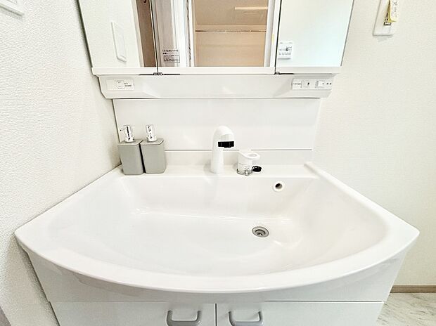 【その他設備(ハンドシャワー水栓)】ハンドシャワー付き！使いやすい洗面台。