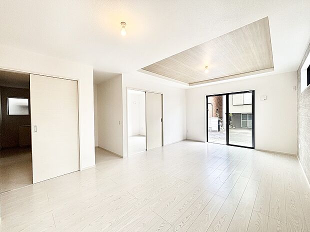 【ダイニング】家族の笑顔が自然と生まれてくる、そんな雰囲気のダイニングに仕上がっています。