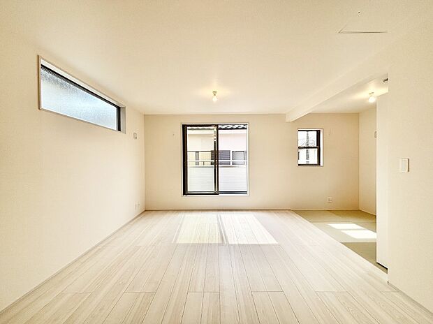 【ダイニング】家族の笑顔が自然と生まれてくる、そんな雰囲気のダイニングに仕上がっています