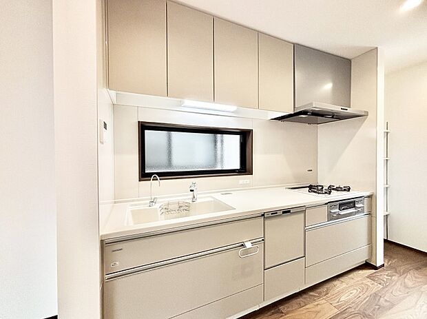 【ダイニングキッチン】料理をしながらご家族との会話を楽しめる対面カウンターキッチン