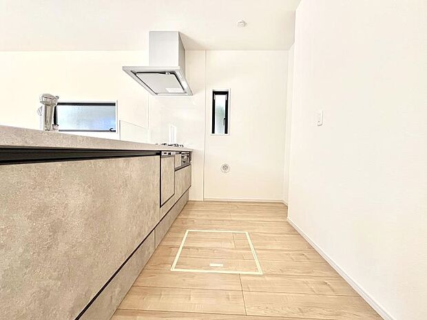 【キッチン】ゆとりあるキッチンではご家族と楽しくお料理ができます。