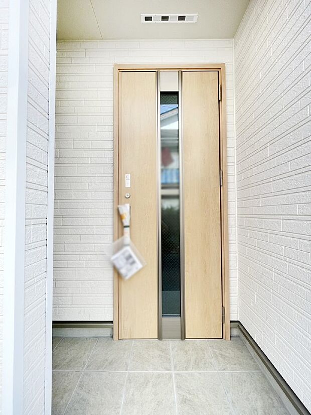 【玄関】大切な家族、来客を出迎える玄関。