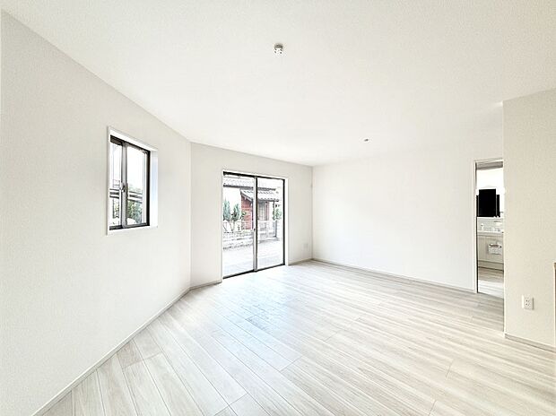 【ダイニング】家族の笑顔が自然と生まれてくる、そんな雰囲気のダイニングに仕上がっています。