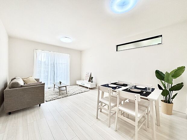 【リビングダイニング】落ち着いた雰囲気のLDKは家族みんなの快適空間