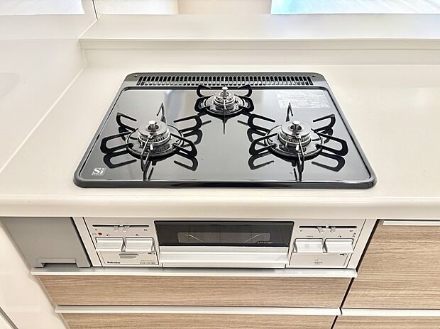 【その他設備(3口コンロ)】三口ガスコンロでお料理が一気にはかどりそう  