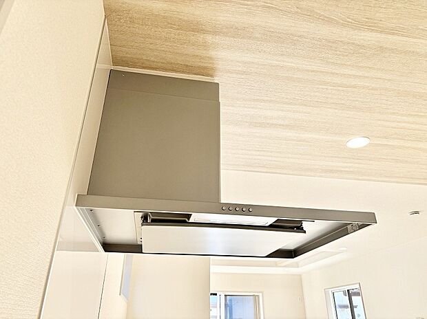 【冷暖房・空調設備(レンジフード)】フラットタイプのレンジフード、お手入れがしやすいですね！
