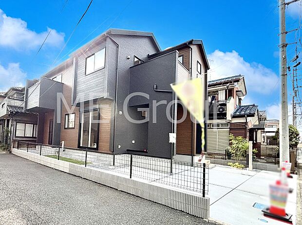 【現地外観写真】暮らしやすさと居心地の良さにこだわったシンプルで飽きのこないデザイン ！