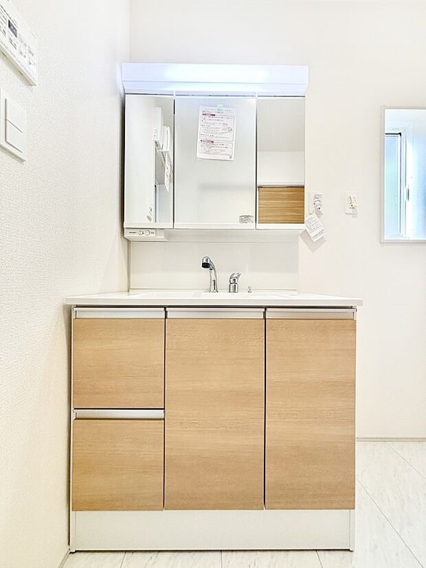 【洗面台・洗面所】収納力と機能性に優れたお手入れラクラク洗面化粧台！