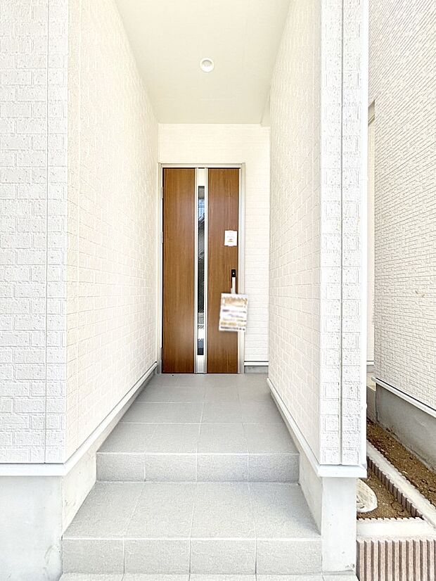 【玄関】大切な家族、来客を出迎える玄関。